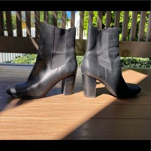 Black Tahari boots - good condition